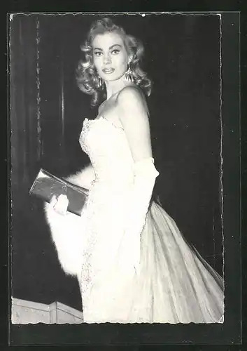 AK Schauspielerin Anita Ekberg im Galakleid