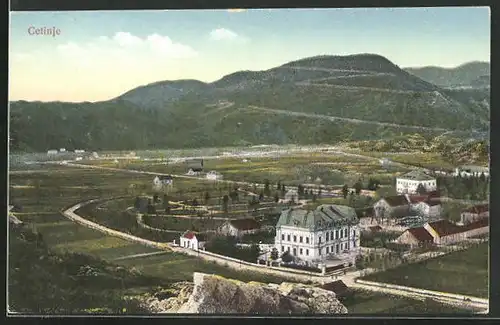 AK Cetinje / Cettigne, Ansicht des Ortes aus der Vogelschau