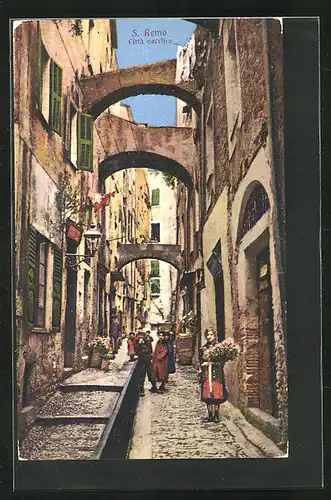 AK S. Remo, Città vecchia, Gasse mit Passanten