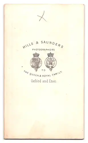 Fotografie Hills & Saunders, Oxford, Portrait bürgerliches Paar mit fünf Kindern