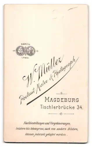 Fotografie W. Müller, Magdeburg, Tischlerbrücke 34, Portrait junge Dame im weissen Kleid
