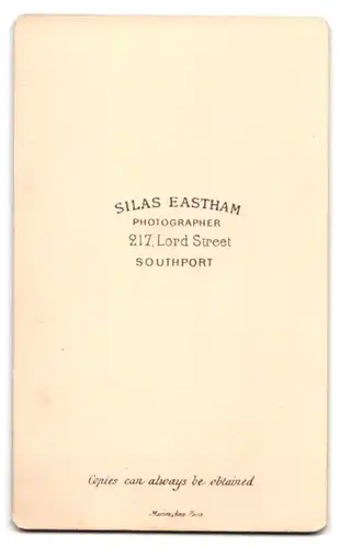 Fotografie Silas Eastham, Southport, 217, Lord Street, Portrait bürgerliche Dame mit einem Kleinkind