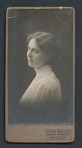 Fotografie Chr. Beitz, Arnstadt, Frau in weisser Bluse