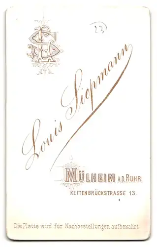 Fotografie Louis Siepmann, Mülheim a. d. Ruhr, Kettenbrückstrasse 13, Kind im Kleid