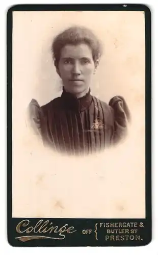Fotografie Collinge, Preston, Butler Street, bürgerliche Frau im Portrait