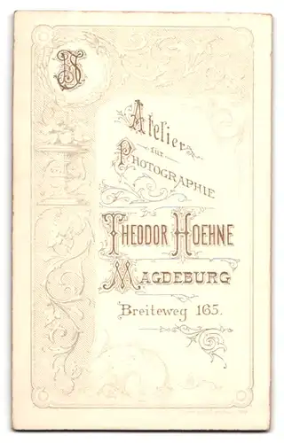 Fotografie Th. Hoehne, Magdeburg, Breiteweg 165, Portrait Dame im schwarzen Kleid mit Spitzenkragen