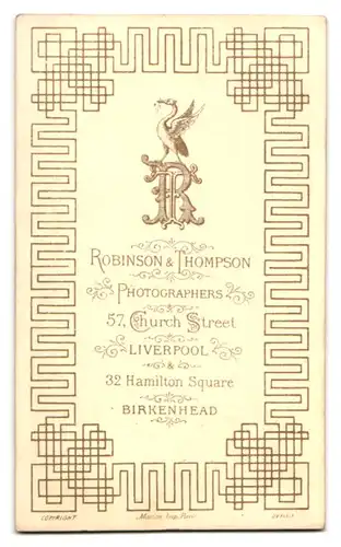 Fotografie Robinson & Thompson, Liverpool, Church Street 57, Portrait Dame im Biedermeierkleid mit Locken