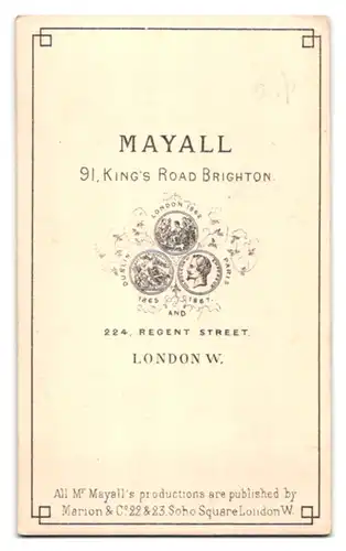 Fotografie Mayall, London, 224 Regent Street, Portrait Gentleman im Anzug mit Schleife