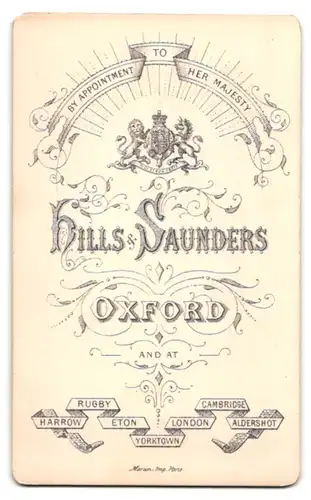 Fotografie Hills & Saunders, Oxford, Portrait Gentleman mit Oberlippenbart im Anzug