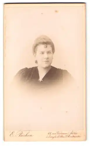 Fotografie E. Bichon, Paris, 48 rue Vivienne, Dame mit hochgestecktem Haar