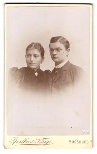 Fotografie Spalke & Kluge, Augsburg, Fuggerstrasse, Mann mit Seitenscheitel und Frau