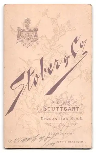 Fotografie Stober & Co., Stuttgart, Gymnasiumstr. 6, Portrait Junge im karierten Anzug mit Fliege