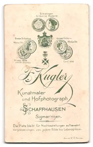 Fotografie F. Kugler, Schaffhausen, Portrait Herr im Anzug mit Zwirbelbart und Locken