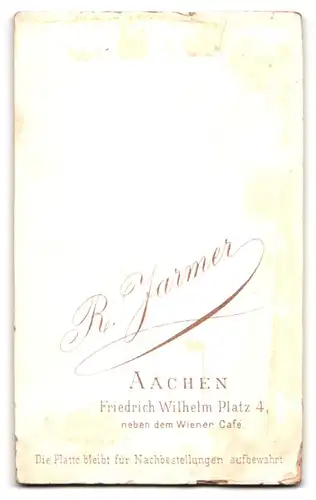 Fotografie R. Jarmer, Aachen, Friedrich-Wilhelm-Platz 4, Portrait Mann im Anzug mit Vollbart und weissen Schlips