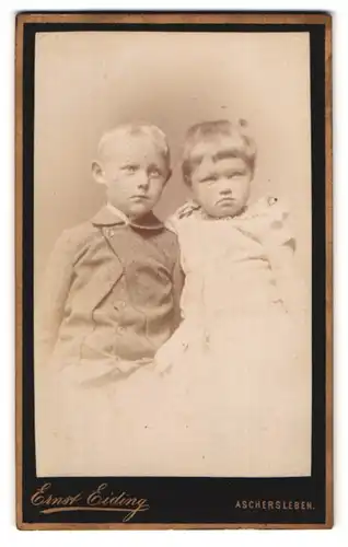 Fotografie Ernst Eiding, Aschersleben, über den Steinen 32, Portrait zwei Kinder im Kleid und Anzug