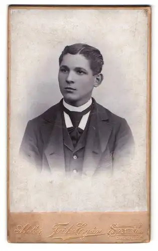 Fotografie Fritz Egem, Speyer a. Rh., Bahnhofstr. 5, Portrait Knabe im Anzug mit Schlips