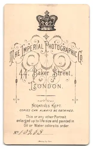 Fotografie The Imperial, London, 44, Baker Street, Junger Mann im Anzug mit Oberlippenbart