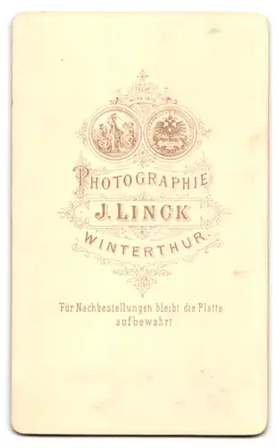 Fotografie J. Linck, Winterthur, Ältere Frau im Kleid mit Spitzkragen, Ohrringen