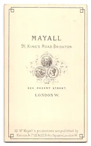 Fotografie Mayall, London, 224, Regent Street, Junge Frau im Kleid mit Haarreifen