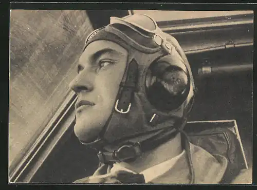 AK Das Gesicht des deutschen Fliegers an Bord eines Fernaufklärers