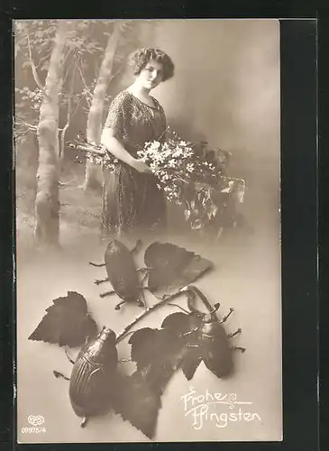 AK Maikäfer mit Blättern und Frau mit Blumenstrauss