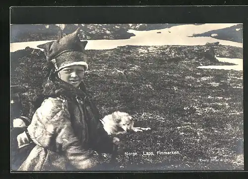 AK Lapp, Finnmarken, Kind in norwegischer Tracht mit Hund