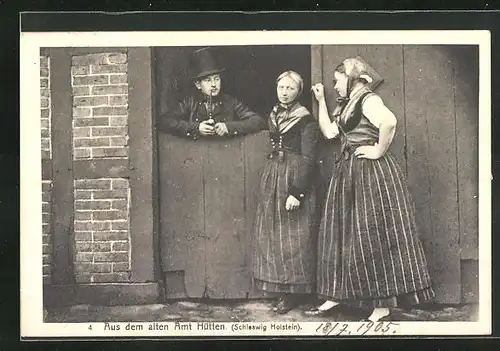 AK Aus dem alten Amt Hütten (Schleswig Holstein), Zwei Frauen und ein Mann in Tracht