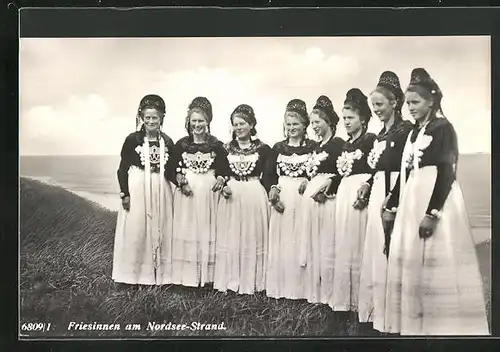 AK Friesinnen am Nordsee-Strand