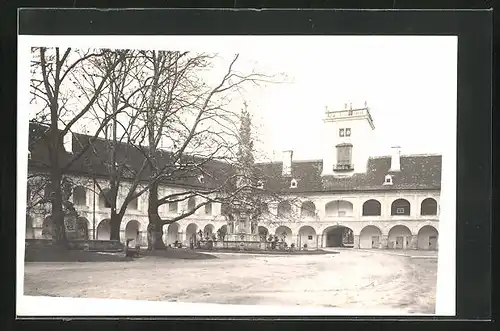 AK Heiligenkreuz, Hof des Stiftes