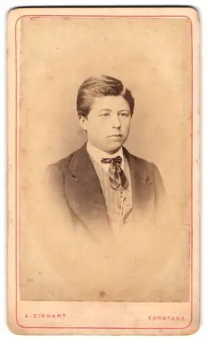 Fotografie A. Einhart, Constanz, junger Mann im Anzug