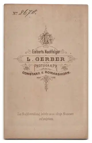 Fotografie L. Gerber, Constanz, skeptisch blickender Herr im Anzug