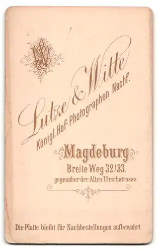 Fotografie Lutze & Witte, Magdeburg, Breite Weg 32 /33, junge Dame in schwarzem Kleid