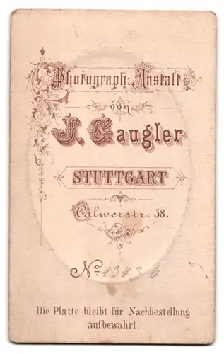 Fotografie J. Gaugler, Stuttgart, Calwerstr. 58, Portrait junge Dame mit Kragenbrosche