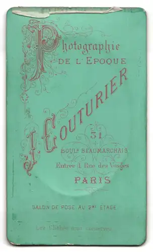 Fotografie J. Couturier, Paris, 31 Boulevard Beaumarchais, Portrait Dame mit Geflochtenem Haar trägt Bluyse m. Rüschen