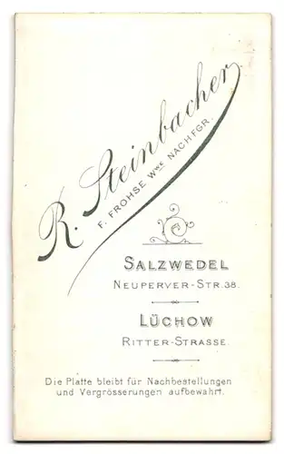 Fotografie R. Steinbacher, Salzwedel, Neuperverstr. 38, Portrait Bursche trägt Anzug & Krawatte