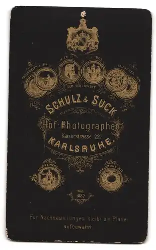 Fotografie Schulz & Suck, Karlsruhe, Kaiserstr. 227, Portrait älterer Herr im Anzug mit Fliege und Vollbart