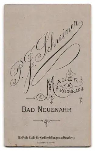 Fotografie P. J. Schreiner, Bad Neuenahr, Portrait junge Frau im weissen Spitzenkleid mit Halsband