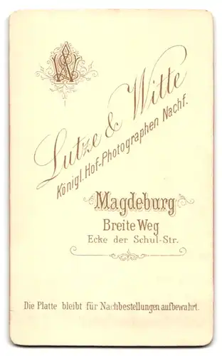 Fotografie Lutze & Witte, Magdeburg, Breite Weg, Brustportrait modisch gekleideter Herr mit Moustache