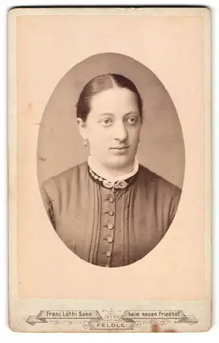 Fotografie Franz Lüthi Sohn, Feldle /St. Gallen, Portrait junge Dame mit zurückgebundenem Haar