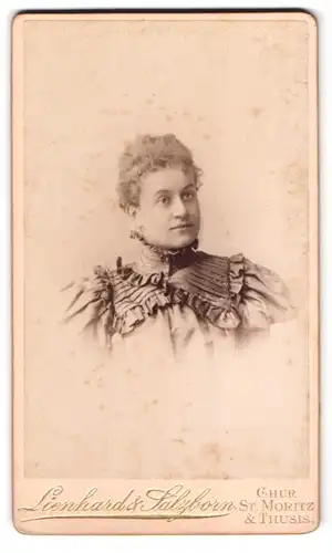 Fotografie Lienhardt & Salzborn, Chur, Portrait Hanny Jahn im Rüschenkleid