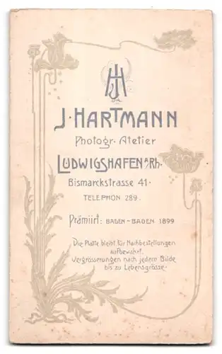 Fotografie J. Hartmann, Ludwigshafen a. Rh., Bismarckstr. 41, Portrait Herr im Anzug mit Fliege und Moustache