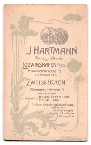 Fotografie J. Hartmann, Ludwigshafen a. Rh., Bismarckstr. 41, Portrait junge Frau im weissen Kleid mit Kette