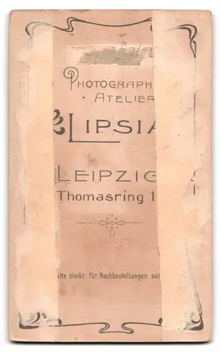 Fotografie Atelier Lipsia, Leipzig, Thomasring 15, Portrait Knabe trägt Anzug & Krawatte
