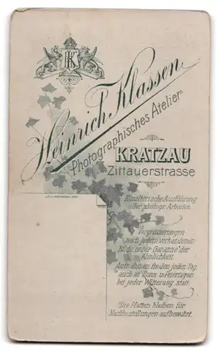 Fotografie Heinrich Klassen, Kratzau, Zittauerstrasse, Bursche im schwarzen Anzug