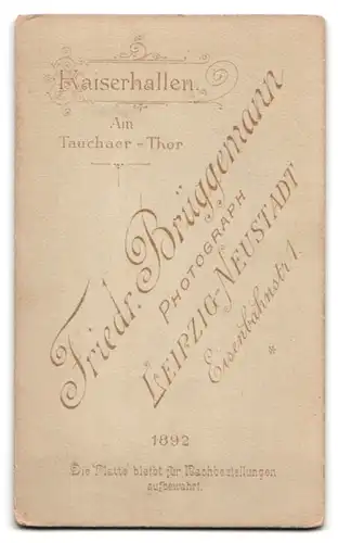 Fotografie Friedrich Brüggemann, Leipzig-Neustadt, Eisenbahnstr. 1, eleganter Herr trägt Anzug & Krawatte