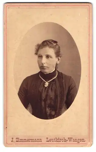 Fotografie J. Zimmermann, Leutkirch, Portrait Dame mit schwarzer Bluse & Halskette