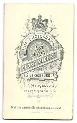 Fotografie Georg Michel, Strassburg i. E., Steingasse 5, Junger Mann im Anzug mit Föhnfrisur