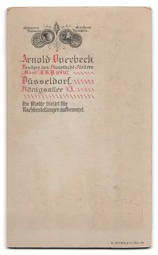 Fotografie Arnold Buerbeck, Düsseldorf, Königsallee 43, Knabe im Stoff-Anzug mit Scheitel