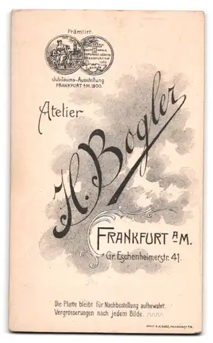 Fotografie H. Bogler, Frankfurt a. M., Gr. Eschenheimerstr. 41, Ehepaar in eleganter Kleidung