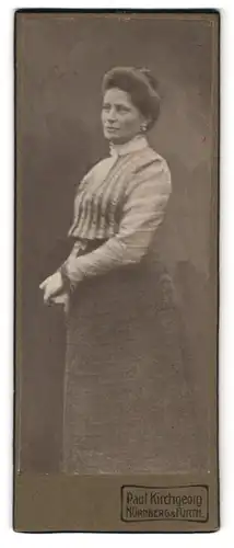 Fotografie Paul Kirchgeorg, Nürnberg, Portrait Frau im Kleid mit Hochsteckfrisur